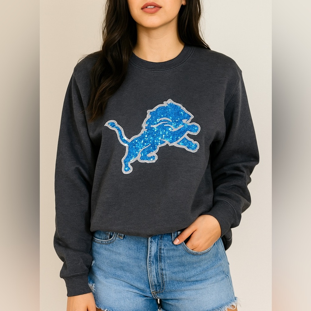 Detroit Lions sweatshirt! Charcoal gray sequin glitter lions logo! Size XL
